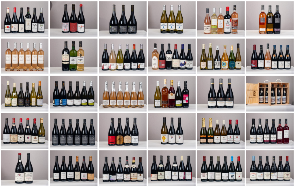 le forum du rotary une grille de présentation de différents vins disposés sur des étagères, y compris des vins rouges, blancs, rosés, pétillants et en boîte. chaque étagère présente des marques et des formes de bouteilles différentes, avec des étiquettes tournées vers l'avant, évoquant l'attrait d'une vente ou d'une collection d'enchères.